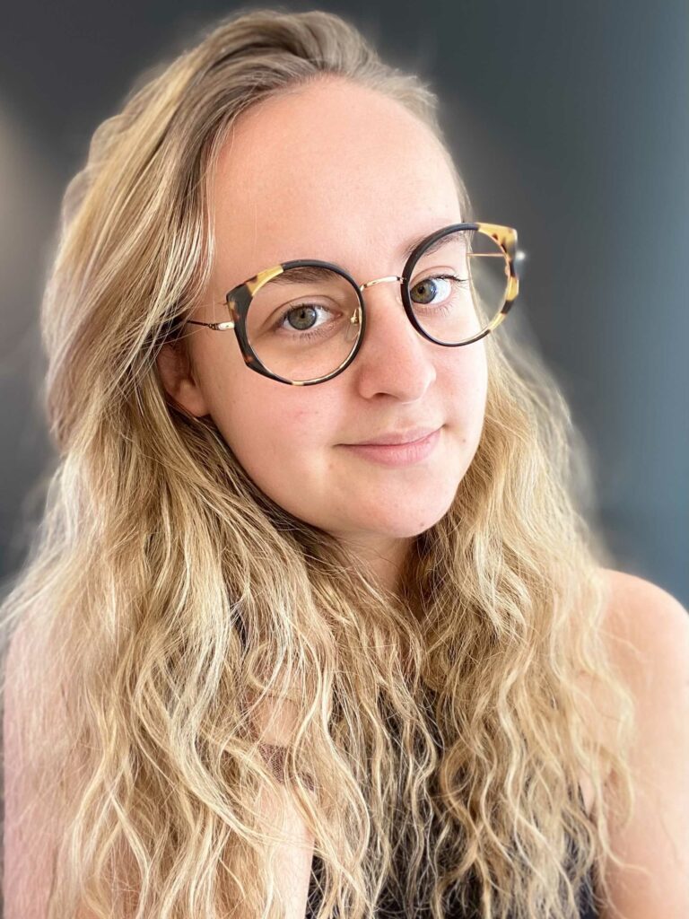 Ontdek Ellen haar favoriete cheeky frames: eye-catchers, minimalistische designs & heel wat funky kleuren!